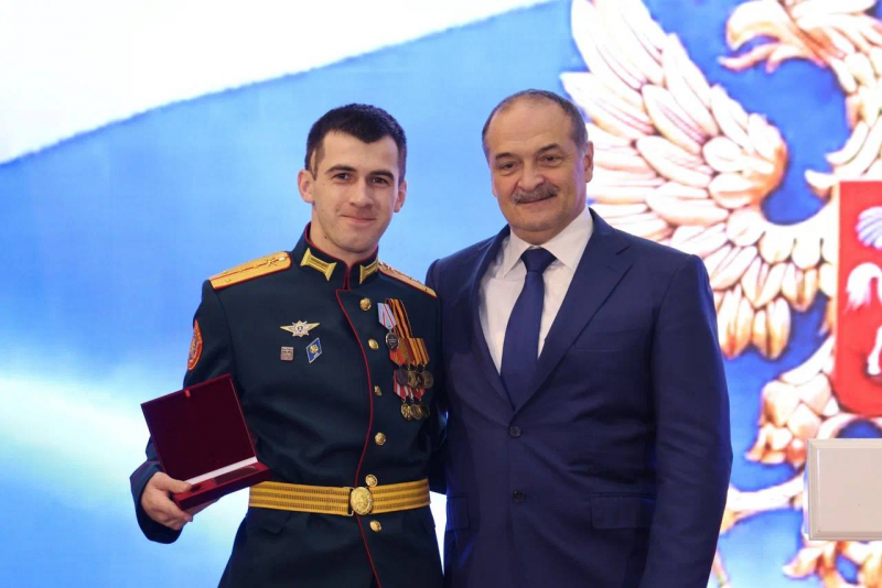Сергей Меликов вручил отличившимся дагестанцам государственные награды