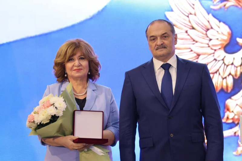 Сергей Меликов вручил отличившимся дагестанцам государственные награды