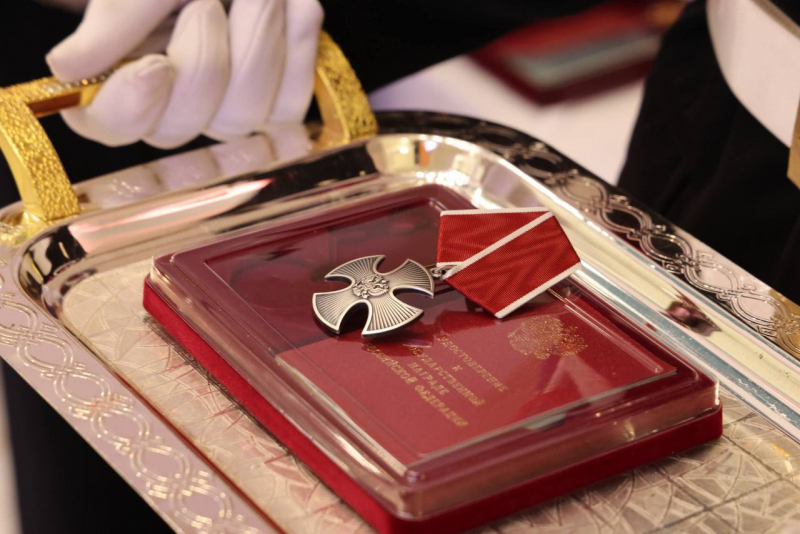 Сергей Меликов вручил отличившимся дагестанцам государственные награды