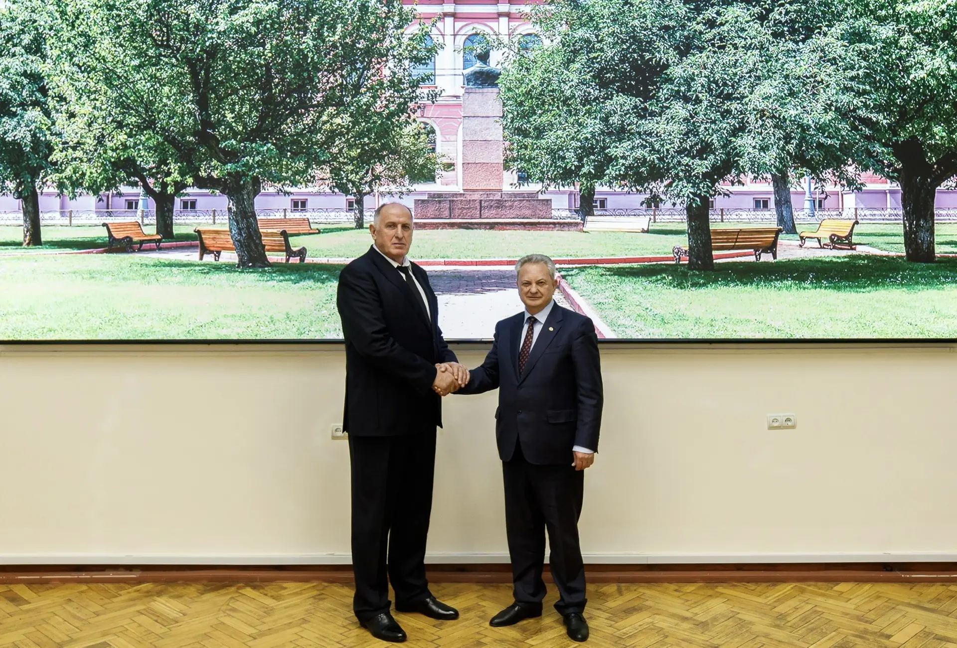 Президент России Владимир Путин наградил коллектив Российского государственного аграрного университета имени К.А. Тимирязева орденом «За доблестный труд».