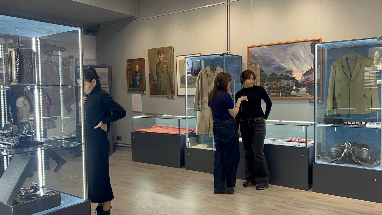 В Махачкале прошла патриотическая экскурсия для молодежи ко Дню Героев Отечества