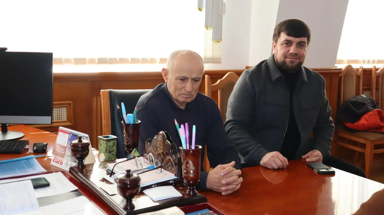 Глава Гергебильского района Магомедали Тагиров провёл встречу с представителями газовой службы для ускорения догазификации