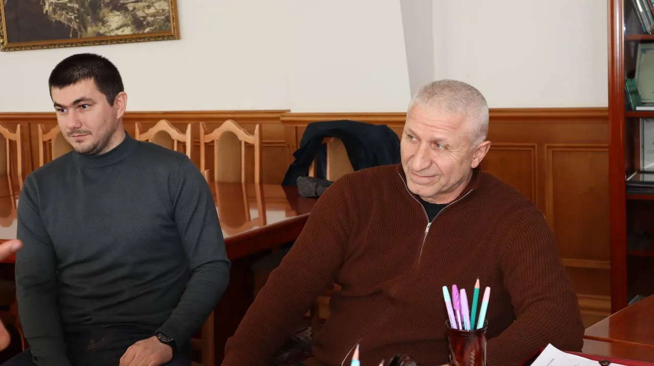 Глава Гергебильского района Магомедали Тагиров провёл встречу с представителями газовой службы для ускорения догазификации